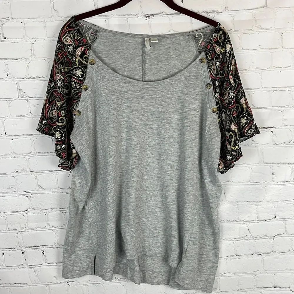 Cato Gray Tee with Paisley Sleeves Size Large